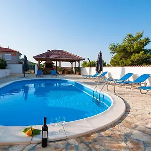 Lavender With Pool And Wellness Vila