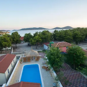 Camp Lana Kemping